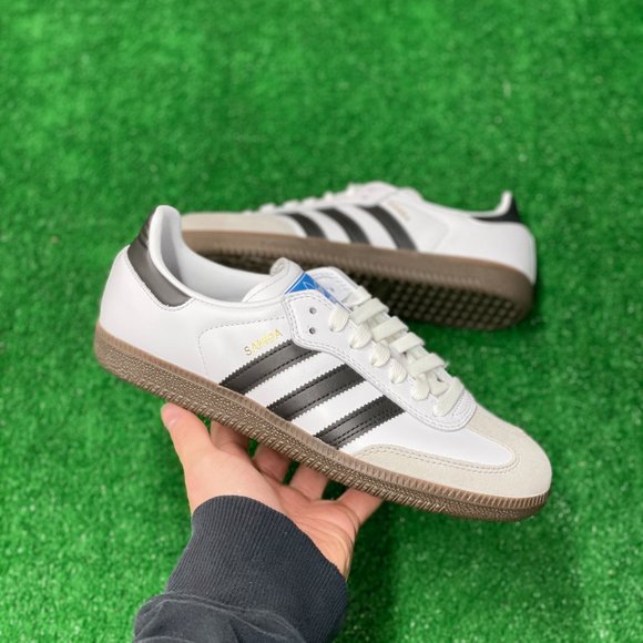 Adidas Samba ADV Cloud White Core Black Mens GZ8477 NEW Sz 6.5 / WMNS 8 - Picture 1 of 9
